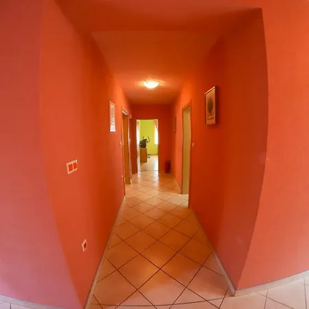 Apartment Crvena Jabuka