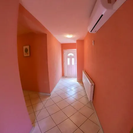 Crvena Jabuka Apartment *